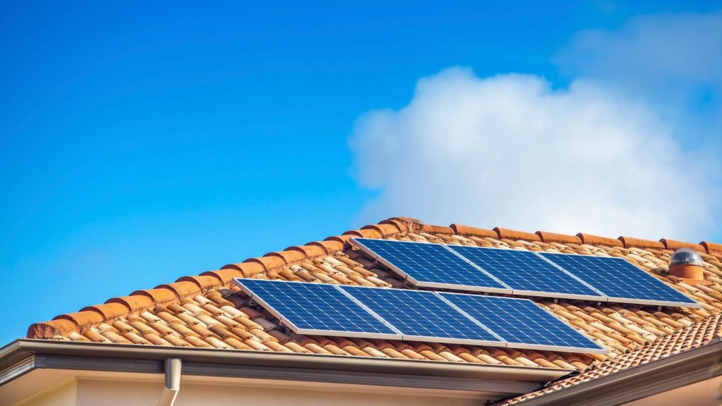 Painéis solares em sua casa economia de energia
